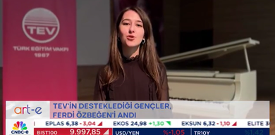 CNBC e /  Art-e Programı - TEV Ferdi Özbeğen'i beyaz piyanosuyla anıyor 